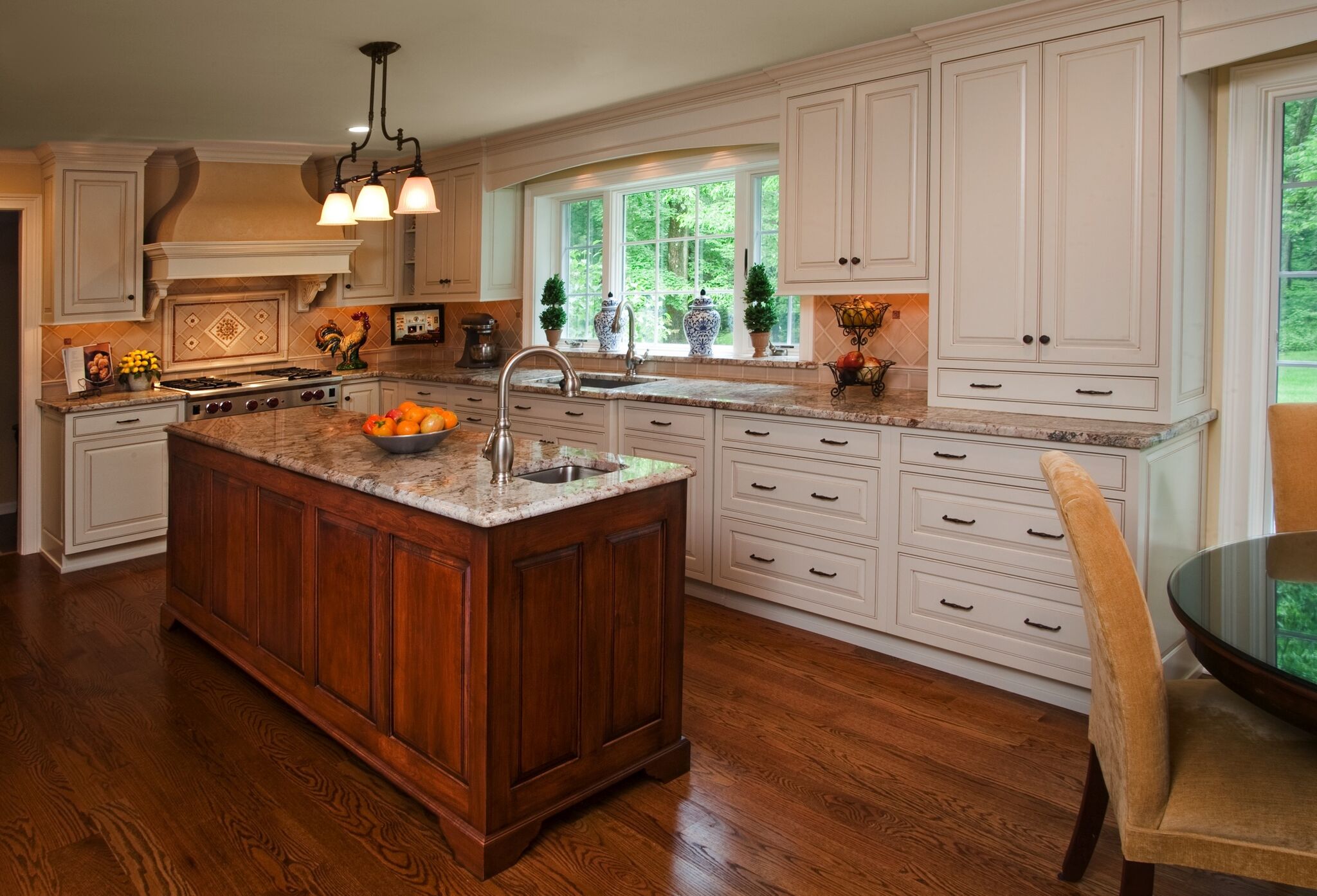 KITCHEN - Comfortable Elegance