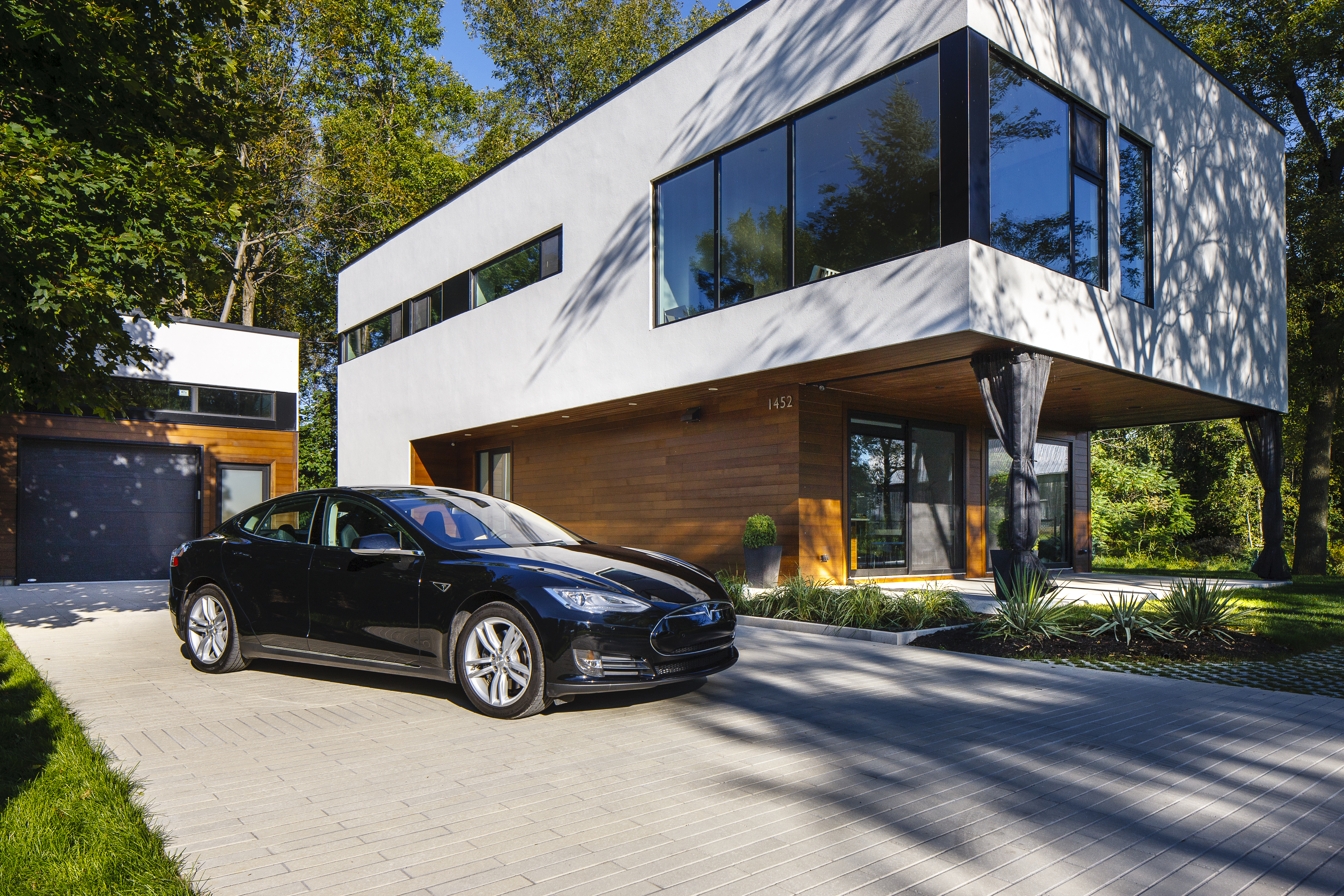 Contemporary Style Driveway